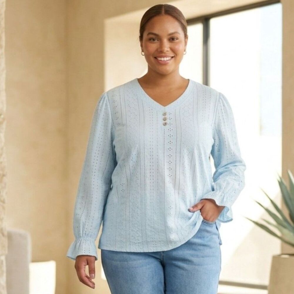 Womens XL Light Blue Eyelet Lace Long Sleeve V-Neck Blouse Top Ruffle Cuff